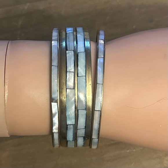 Vintage brass Mother of Pearl inlay bangle bracelets - Picture 3 of 4